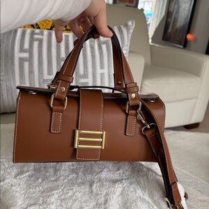 Elegant Brown Leather Crossbody Bag made in Italy.